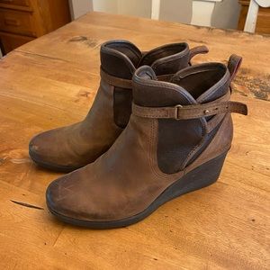 UGG Australia Emalie Brown Wedge Boots Ankle Bootie Women’s size 7 Waterproof